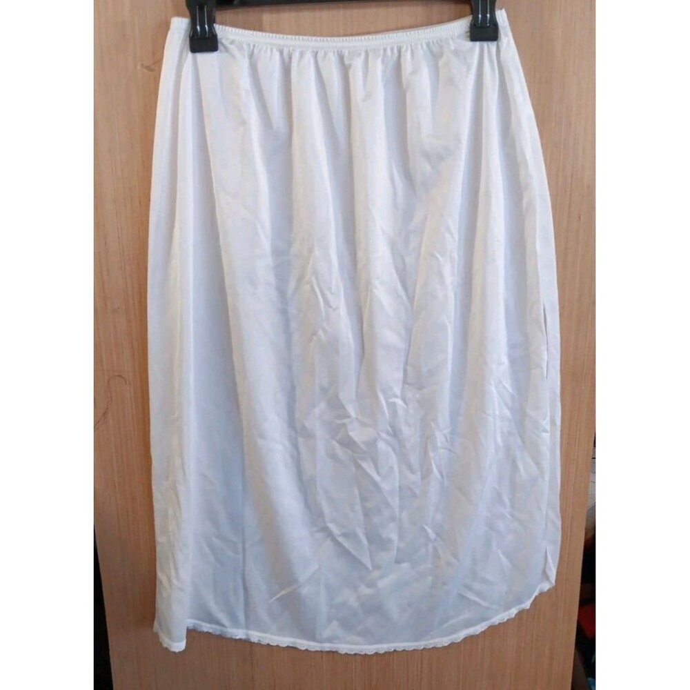Vanity Fair White (L) Half Slip 23" Length,15" side slit 100% Nylon‎ EUC